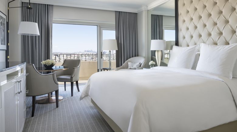 <b>Four Seasons Los Angeles - Beverly Hills Room</b>. Images powered by <a href="https://www.leonardoworldwide.com/" title="Leonardo Worldwide" target="_blank">Leonardo</a>.
