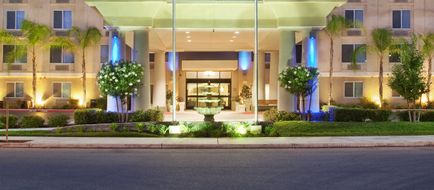 Holiday Inn Express Hotel & Suites Exterior