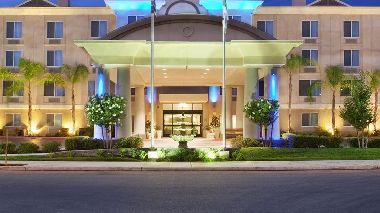Holiday Inn Express Hotel & Suites Exterior
