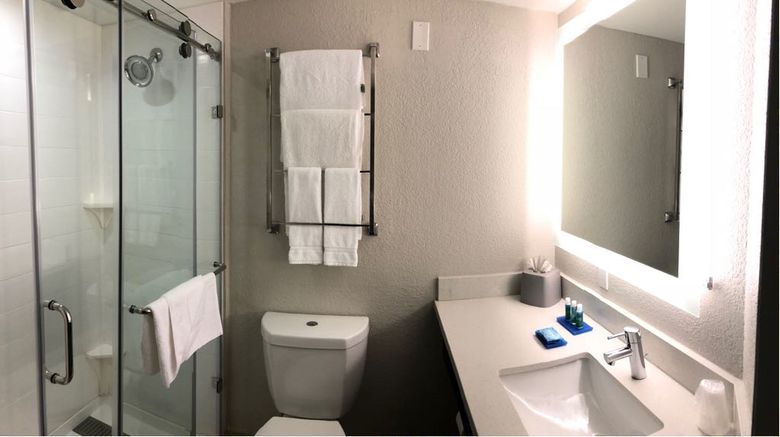 <b>Holiday Inn Express Room</b>. Images powered by <a href="https://www.leonardoworldwide.com/" title="Leonardo Worldwide" target="_blank">Leonardo</a>.