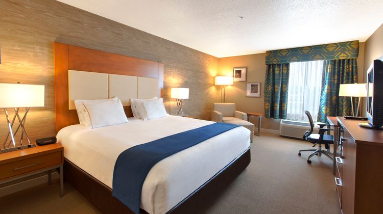 Holiday Inn Express Hotel & Suites Room