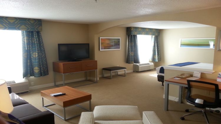Holiday Inn Express Hotel & Suites Suite