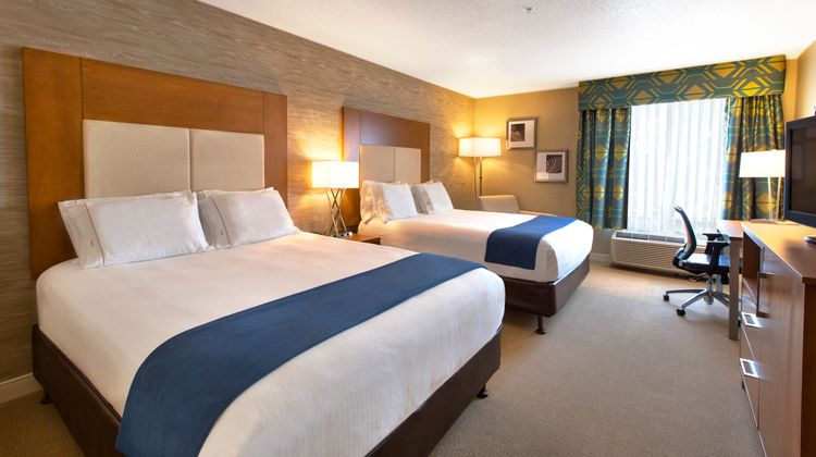 Holiday Inn Express Hotel & Suites Room