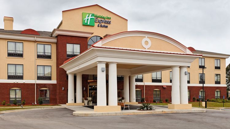 Holiday Inn Express & Suites Andalusia Exterior