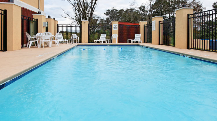 Holiday Inn Express & Suites Andalusia Pool