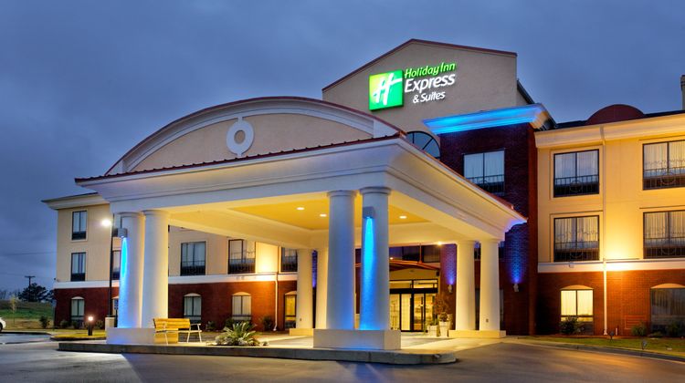 Holiday Inn Express & Suites Andalusia Exterior