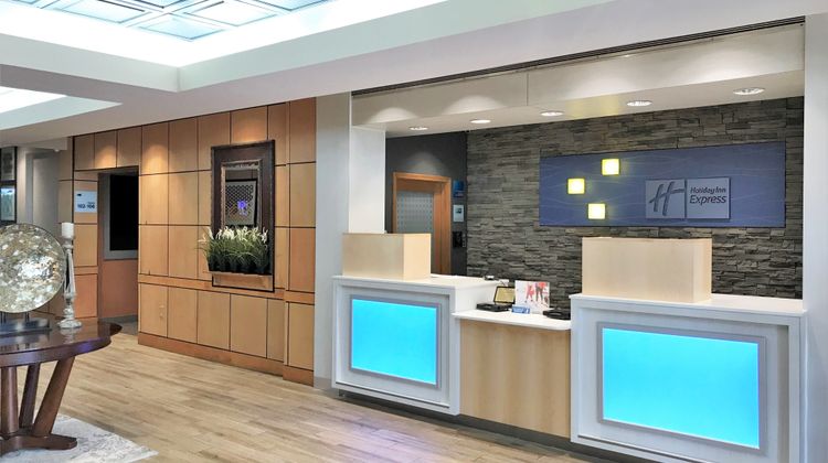 Holiday Inn Aberdeen-Chesapeake House Lobby