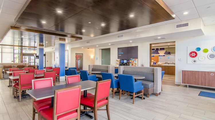 Holiday Inn Express & Suites Atchison Restaurant