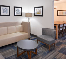 Holiday Inn Express & Suites Lobby