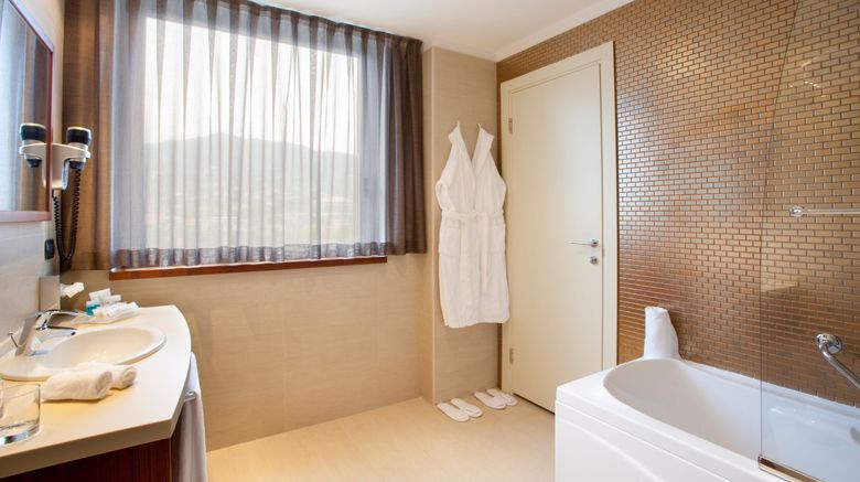 <b>Holiday Inn Salerno-Cava de' Tirreni Room</b>. Images powered by <a href="https://www.leonardoworldwide.com/" title="Leonardo Worldwide" target="_blank">Leonardo</a>.
