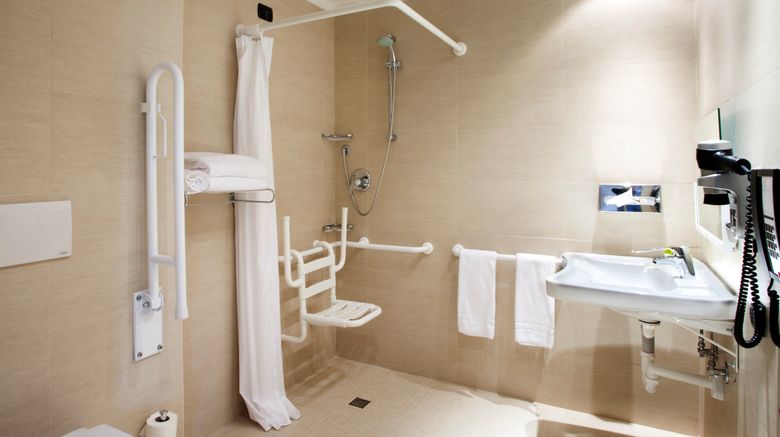 <b>Holiday Inn Salerno-Cava de' Tirreni Room</b>. Images powered by <a href="https://www.leonardoworldwide.com/" title="Leonardo Worldwide" target="_blank">Leonardo</a>.