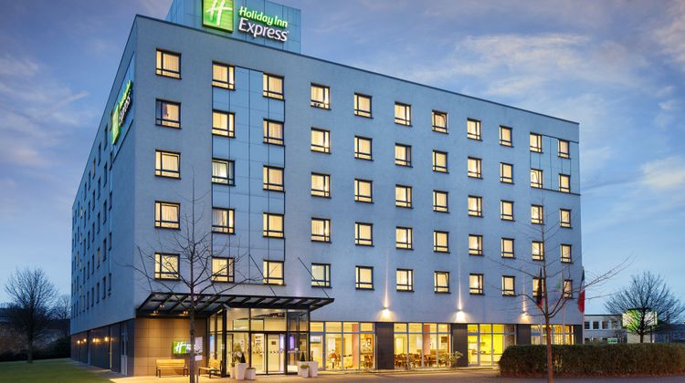 Holiday Inn Express Dusseldorf City Nord Exterior