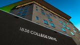 Holiday Inn Express & Suites University Exterior