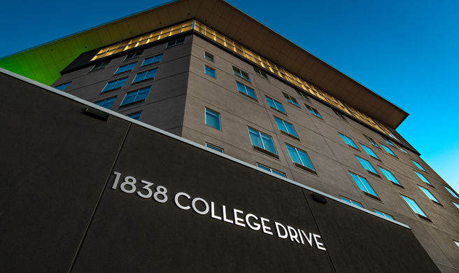 Holiday Inn Express & Suites University Exterior