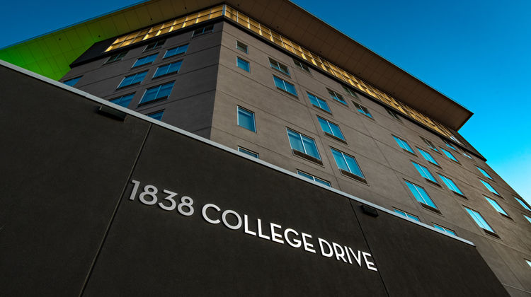 Holiday Inn Express & Suites University Exterior