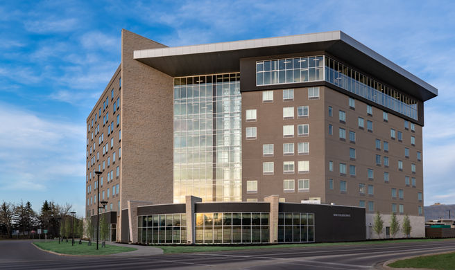 Holiday Inn Express & Suites University Exterior