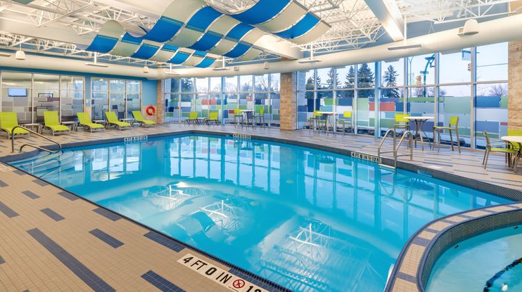 Holiday Inn Express & Suites University Pool