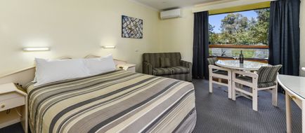 William Macintosh Motor Lodge Room