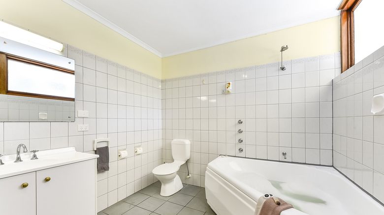 <b>William Macintosh Motor Lodge Room</b>. Images powered by <a href="https://www.leonardoworldwide.com/" title="Leonardo Worldwide" target="_blank">Leonardo</a>.