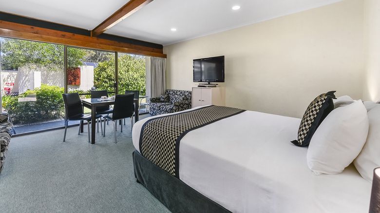 <b>William Macintosh Motor Lodge Suite</b>. Images powered by <a href="https://www.leonardoworldwide.com/" title="Leonardo Worldwide" target="_blank">Leonardo</a>.