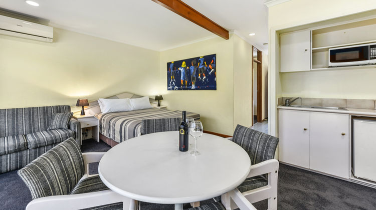 William Macintosh Motor Lodge Room