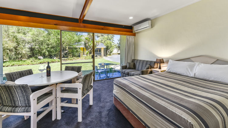 William Macintosh Motor Lodge Room