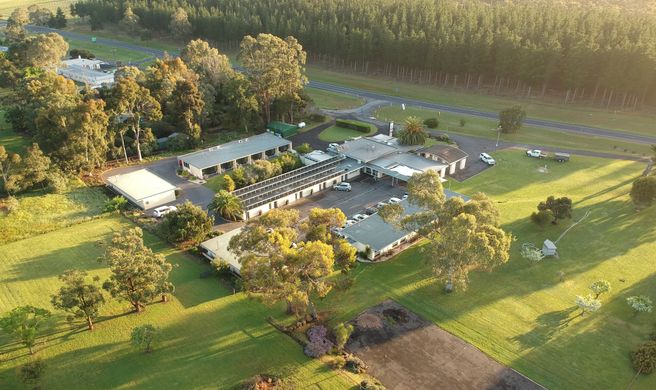 William Macintosh Motor Lodge Exterior
