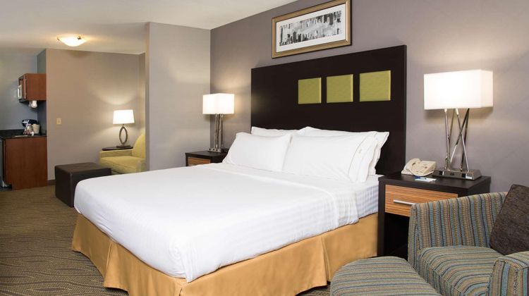 Holiday Inn Express & Suites Room