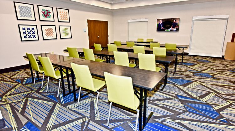 Holiday Inn Exp & Suites Perryville I-55 Meeting
