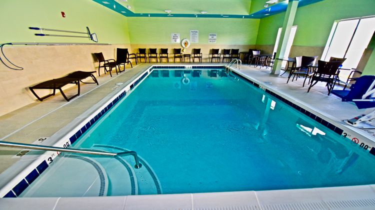 Holiday Inn Exp & Suites Perryville I-55 Pool