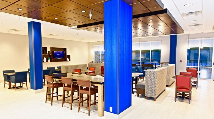 Holiday Inn Exp & Suites Perryville I-55 Lobby