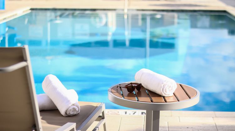 Holiday Inn Express & Stes Miami Airport Pool