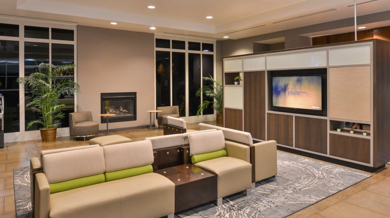 <b>Holiday Inn Kansas City Airport Lobby</b>. Images powered by <a href="https://www.leonardoworldwide.com/" title="Leonardo Worldwide" target="_blank">Leonardo</a>.