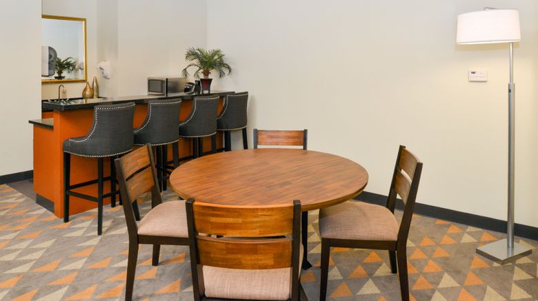 <b>Holiday Inn Kansas City Airport Suite</b>. Images powered by <a href="https://www.leonardoworldwide.com/" title="Leonardo Worldwide" target="_blank">Leonardo</a>.