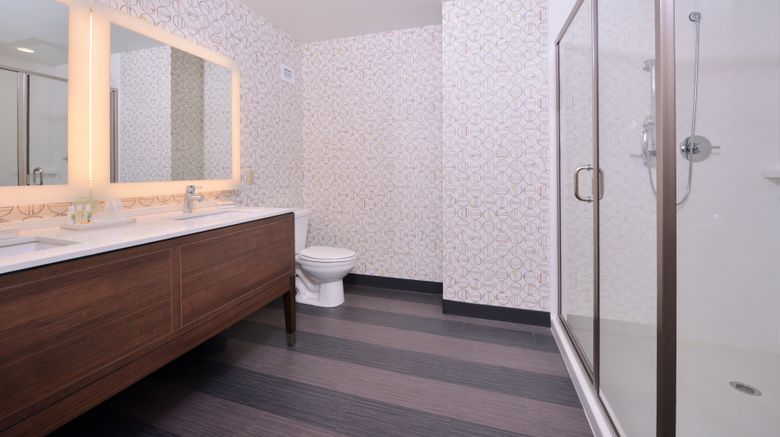 <b>Holiday Inn Kansas City Airport Room</b>. Images powered by <a href="https://www.leonardoworldwide.com/" title="Leonardo Worldwide" target="_blank">Leonardo</a>.