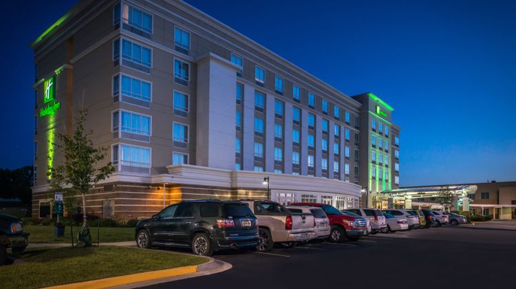 Holiday Inn Kansas City Airport Exterior