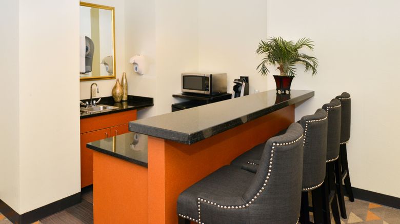 <b>Holiday Inn Kansas City Airport Suite</b>. Images powered by <a href="https://www.leonardoworldwide.com/" title="Leonardo Worldwide" target="_blank">Leonardo</a>.
