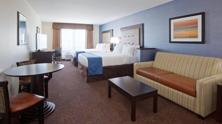 Holiday Inn Express Hotel & Suites Suite