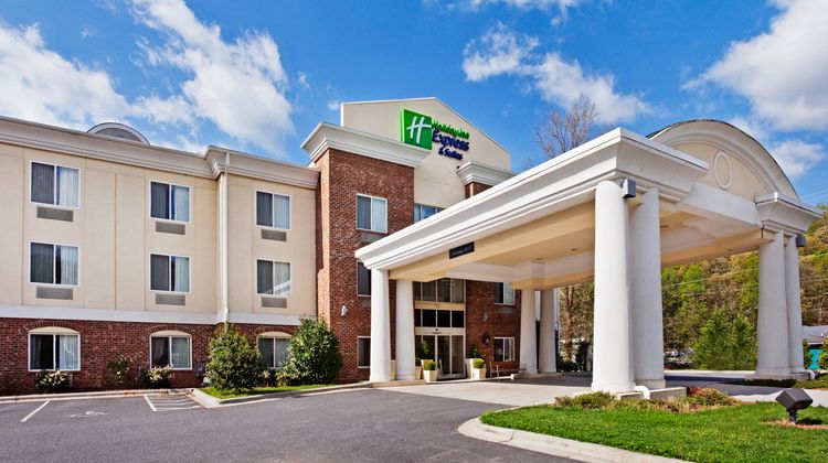 Holiday Inn Express Hotel & Suites Exterior
