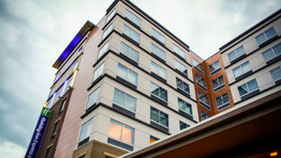 Holiday Inn Express & Suites Louisville