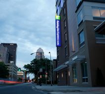 Holiday Inn Express & Suites Louisville Exterior