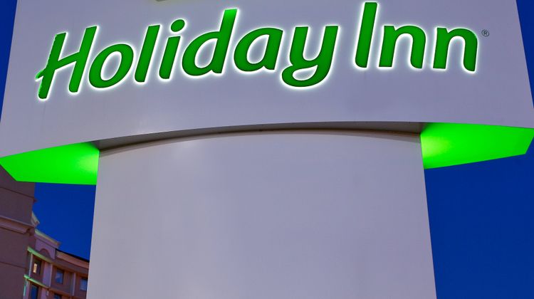 Holiday Inn Dallas Market Center Exterior