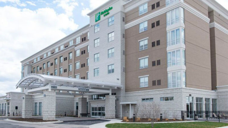 Holiday Inn & Suites Farmington Hills Exterior