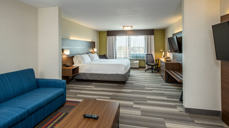 Holiday Inn Express & Stes Medicine Hat Suite