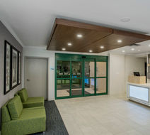 Holiday Inn Express & Stes Medicine Hat Lobby