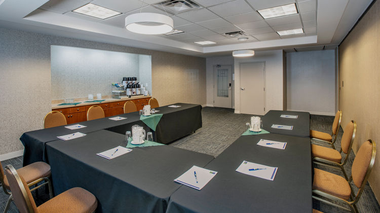 Holiday Inn Express & Stes Medicine Hat Meeting