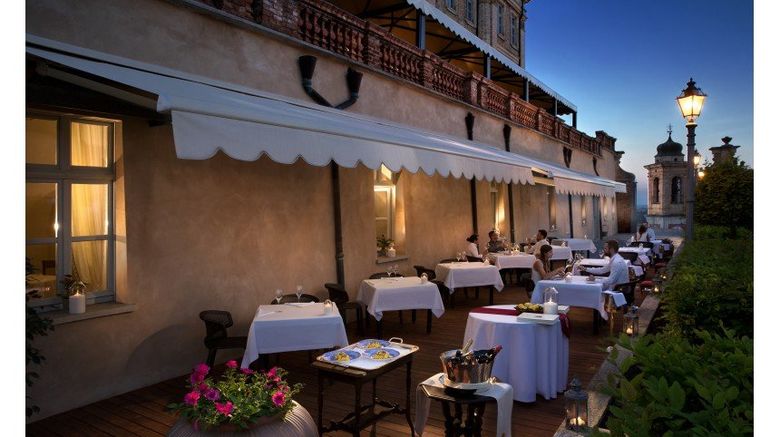 <b>Castello Di Guarene Restaurant</b>. Images powered by <a href="https://www.leonardoworldwide.com/" title="Leonardo Worldwide" target="_blank">Leonardo</a>.