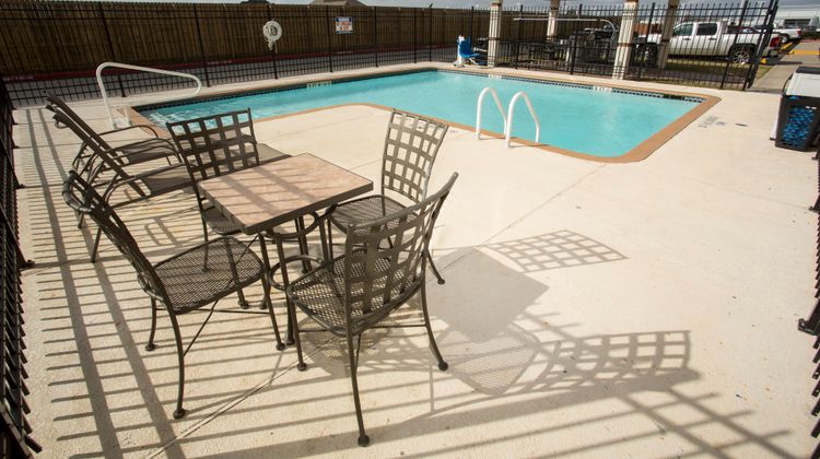 Candlewood Suites Nederland Pool