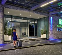 Holiday Inn Express Singapore Katong Exterior