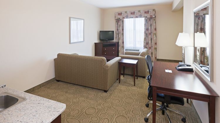 Holiday Inn Express Hotel & Suites Suite